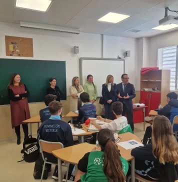 El delegado de Desarrollo Educativo visita el CDP Juan XXIII de Estepona y anuncia las diferentes autorizaciones de enseñanzas en el municipio para el curso 2024-25
