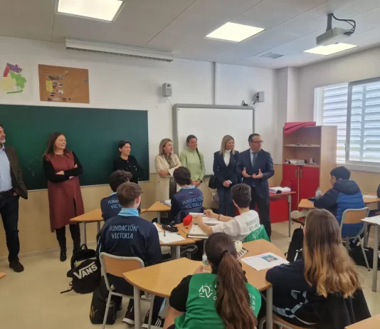 El delegado de Desarrollo Educativo visita el CDP Juan XXIII de Estepona y anuncia las diferentes autorizaciones de enseñanzas en el municipio para el curso 2024-25