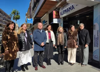 La Junta inyecta en Málaga 3,7 millones de euros al sector del comercio y la artesanía en tres años