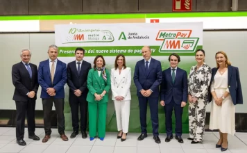 Los usuarios de Metro de Málaga pueden ya validar directamente con tarjeta bancaria o móvil