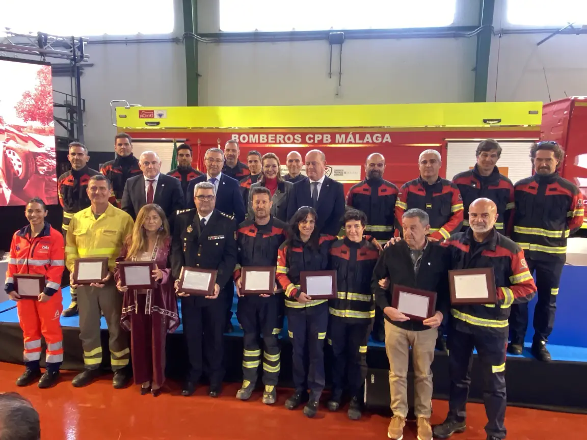 La Diputación celebra el patrón de los bomberos con un reconocimiento a efectivos del CPB, a dos ONG y a otros servicios de emergencias