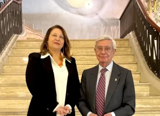 Carmen Crespo se reúne con el presidente de la Academia Iberoamericana de Gastronomía