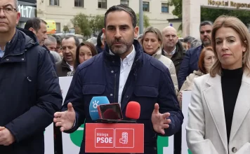 El PSOE pide la dimisión de la consejera de Salud tras el incremento de las listas de espera en Málaga