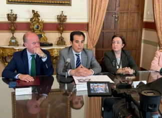 Junta y Ayuntamiento de Antequera firman un convenio para facilitar a vecinos y empresas realizar trámites municipales online