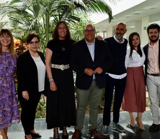 Loles López destaca al Ayuntamiento de Vélez-Málaga como «referente en servicios sociales»