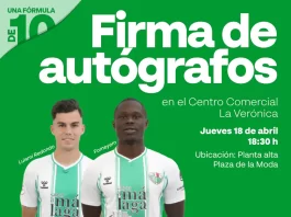 Los jugadores del Antequera CF firman autógrafos en La Verónica