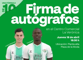 Los jugadores del Antequera CF firman autógrafos en La Verónica