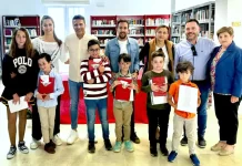 El Ayuntamiento de Torrox entrega los premios del I Concurso de Poesía Infantil