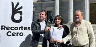 Recortes Cero entrega una petición de amparo al Defensor del Pueblo y al Congreso contra la corrupción