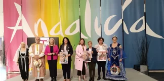 Vélez Málaga recrea en sus calles el hecho histórico del Legado de Reyes el 27 de abril