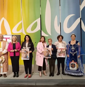 Vélez Málaga recrea en sus calles el hecho histórico del Legado de Reyes el 27 de abril