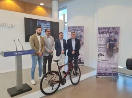 La delegada visita la obra del centro de salud de Algatocín que mantiene su labor asistencial mientras dura la intervención