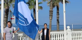 Estas dos playas del municipio de Torrox también cuentan con el distintivo Q de Calidad Turística El alcalde de Torrox, Óscar Medina, ha confirmado que el municipio mantiene las Banderas Azules de Ferrara y El Morche. Estas dos playas también cuentan con el distintivo Q de Calidad Turística, entregado al Ayuntamiento en la pasada edición de la Feria Internacional de Turismo de Madrid (Fitur). Medina ha remarcado que las banderas azules “llevan ondeando en la costa Torrox más de 30 años y certificando con ello los estándares máximos de calidad y de accesibilidad”. Todo ello, añade, “a las puertas de un verano que batirá de nuevo todos los records turísticos en el municipio en cuanto a índices económicos en alza y creación de empleo se refiere”. Al margen, ha apuntado, “nuestro objetivo sigue siendo no sólo mantener estas, sino también conseguir reconocimientos similares para otras playas, gestión en la que continuamos trabajando, así como para aumentar también el número de banderas azules en otros puntos de la costa”.