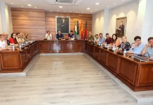 El pleno de Torrox realiza el sorteo para la designación de mesas electorales al Parlamento Europeo