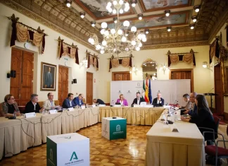 Fernández-Pacheco compromete la defensa de la Junta por un sector pesquero rentable que garantice el relevo generacional