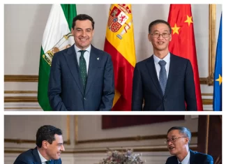 Juanma Moreno recibe en el Palacio de San Telmo al embajador de China en España, Yao Jing