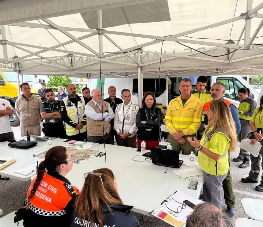 Más de 220 efectivos participan en un simulacro de incendio forestal en Benalmádena.