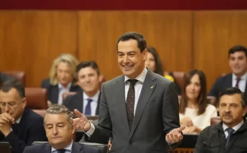 Moreno considera clave actuar en la fiscalidad y en las infraestructuras para mejorar la economía real de los andaluces