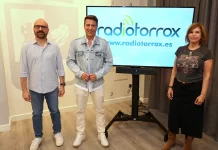 El Ayuntamiento presenta la nueva web de la radio municipal de Torrox