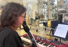 El servicio de Neonatología del Hospital Materno Infantil de Málaga celebra el día de la madre con “Sueños con notas musicales”