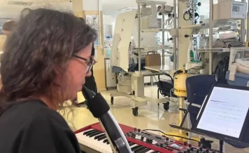 El servicio de Neonatología del Hospital Materno Infantil de Málaga celebra el día de la madre con “Sueños con notas musicales”