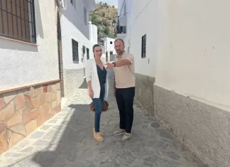 La delegada de Administración Local destaca en Canillas de Aceituno la cooperación entre administraciones del PFEA para fijar población