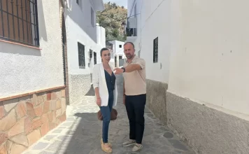 La delegada de Administración Local destaca en Canillas de Aceituno la cooperación entre administraciones del PFEA para fijar población