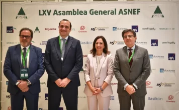 La Junta pone en valor su apuesta por una fiscalidad ‘amable’ para activar el consumo