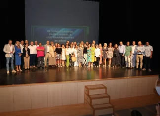 El Área Sanitaria Este de Málaga-Axarquía homenajea el recorrido laboral de cerca de un centenar de profesionales
