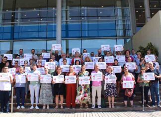 IU se moviliza ante la Diputación para exigir a Moreno Bonilla (PP) que “paralice el desmantelamiento de la sanidad pública”