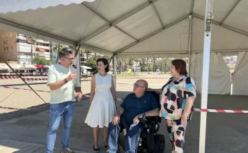 El PSOE urge al Ayuntamiento habilitar el servicio de baño adaptado en las playas tras 20 días de retraso