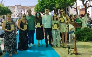 La Diputación celebra en Ardales un desfile de trajes típicos comarcales con la participación de mayores de la provincia