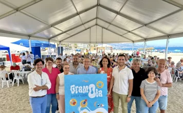 Arranca la cuarta edición de Gramola de la Diputación, en la que más de 2.500 mayores disfrutarán del ocio saludable en las playas de Fuengirola y Algarrobo