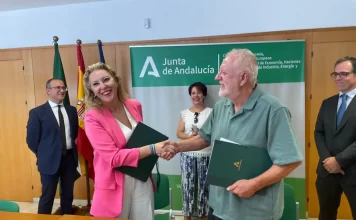 Una ventanilla para facilitar a los mayores las gestiones ante la Agencia Tributaria de Andalucía