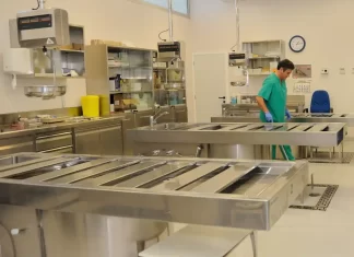 Los forenses del Instituto de Medicina Legal de Málaga realizaron el año pasado 1.027 autopsias y certificaron 126 suicidios y 11 homicidios