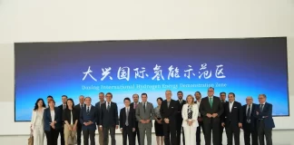 Moreno celebra la alianza entre Coxabengoa y Hygreen Energy para impulsar el hidrógeno verde en Andalucía