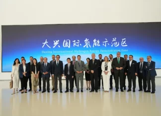 Moreno celebra la alianza entre Coxabengoa y Hygreen Energy para impulsar el hidrógeno verde en Andalucía