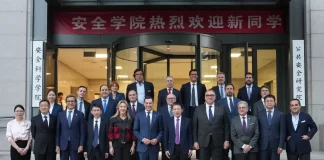 Juanma Moreno fortalece lazos con China durante su visita al campus de la Universidad de Tsinghua en Pekín