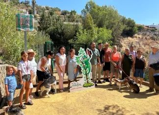 Totalán estrena un parque canino financiado con fondos del PFEA