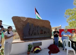 Álora inaugura el Monolito en memoria de La Desbandá