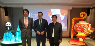 Juanma Moreno Asiste a la Presentación de un Parque de Luces de Ximenez Group en China