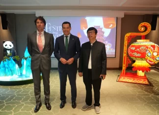 Juanma Moreno Asiste a la Presentación de un Parque de Luces de Ximenez Group en China
