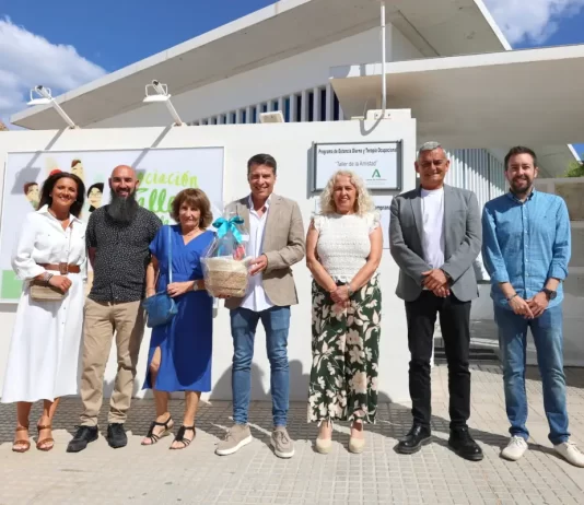 Comienza en Torrox el servicio de transporte público para usuarios del Taller de la Amistad de Nerja