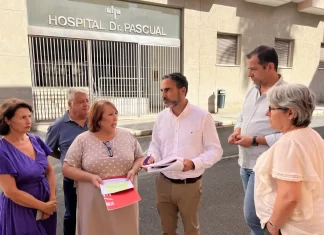 El PSOE pide a Moreno Bonilla "que deje las vacaciones y solucione los graves problemas de la sanidad andaluza"