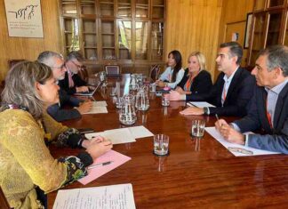 Andalucía se trae de Madrid el compromiso de Medio Ambiente de avanzar en las desaladoras de Almería y Málaga Andalucía se trae de Madrid el compromiso de Medio Ambiente de avanzar en las desaladoras de Almería y Málaga