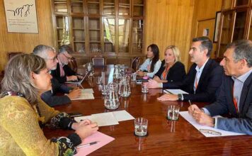 Andalucía se trae de Madrid el compromiso de Medio Ambiente de avanzar en las desaladoras de Almería y Málaga Andalucía se trae de Madrid el compromiso de Medio Ambiente de avanzar en las desaladoras de Almería y Málaga