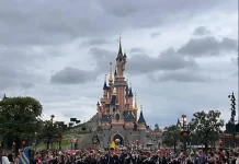 La Banda de Música de Alhaurín de la Torre Brilla en Disneyland París con Pasodobles Españoles La Banda de Música de Alhaurín de la Torre Brilla en Disneyland París con Pasodobles Españoles