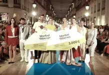 Maribel Yébenes premia a los mejores modelos de la Pasarela Larios