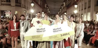 Maribel Yébenes premia a los mejores modelos de la Pasarela Larios