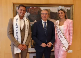 Francisco Salado Recibe a los Representantes de Málaga en los Certámenes de Belleza Francisco Salado Recibe a los Representantes de Málaga en los Certámenes de Belleza
